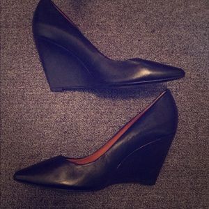 Pretty leather wedge pointed heels. Classic!